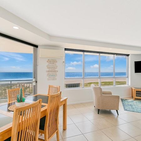 Oceanside Resort - Absolute Beachfront Apartments Gold Coast Bagian luar foto