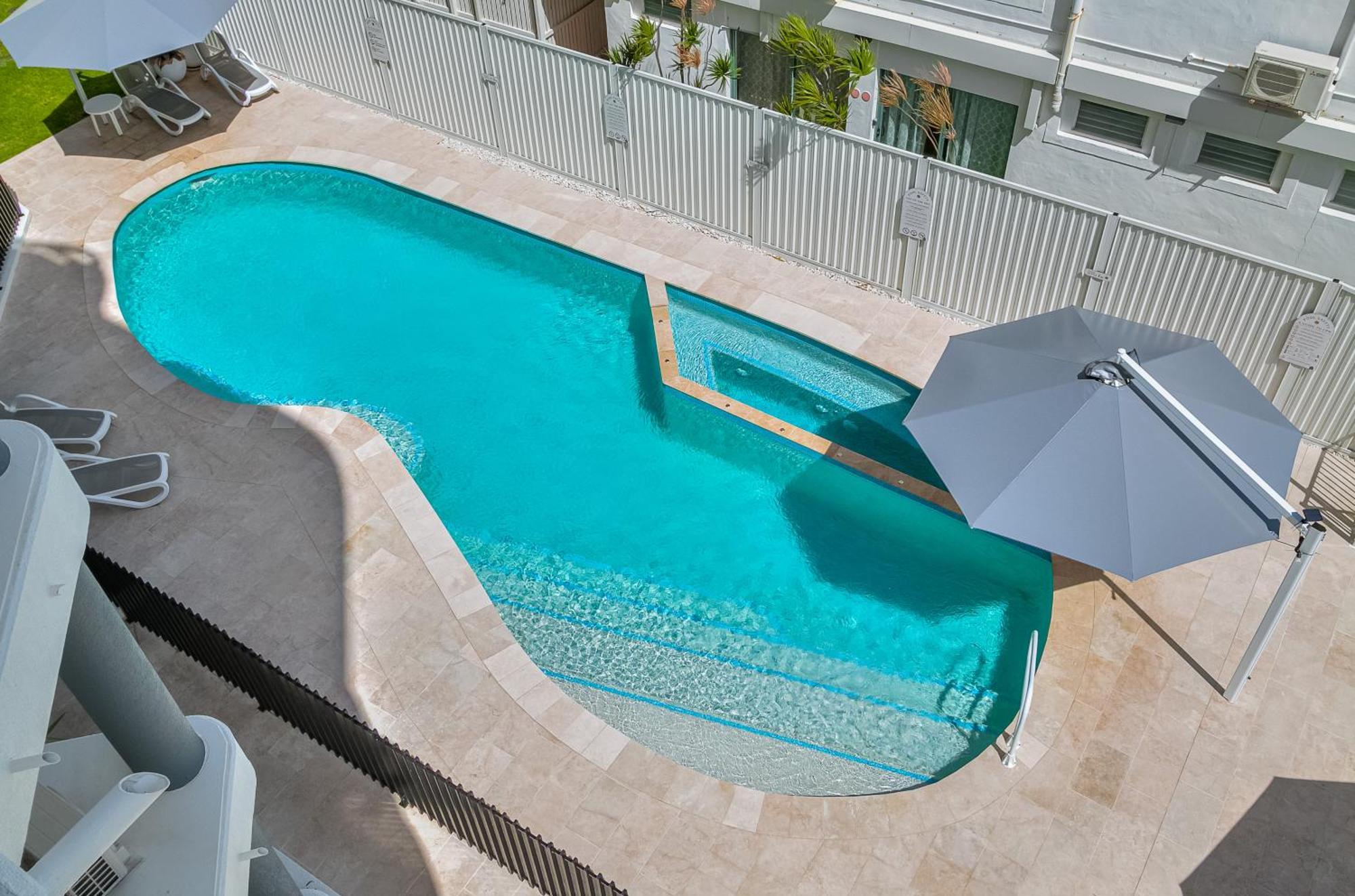 Oceanside Resort - Absolute Beachfront Apartments Gold Coast Bagian luar foto