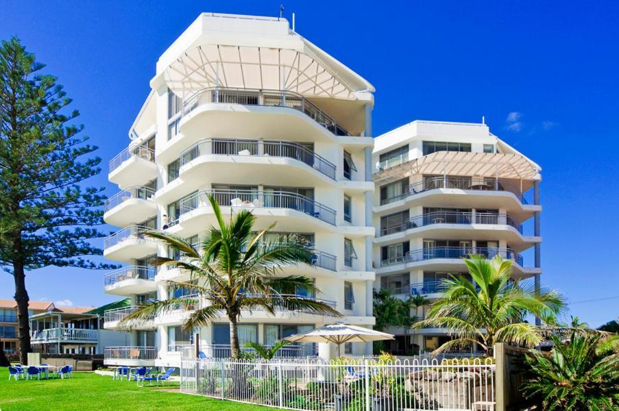 Oceanside Resort - Absolute Beachfront Apartments Gold Coast Bagian luar foto