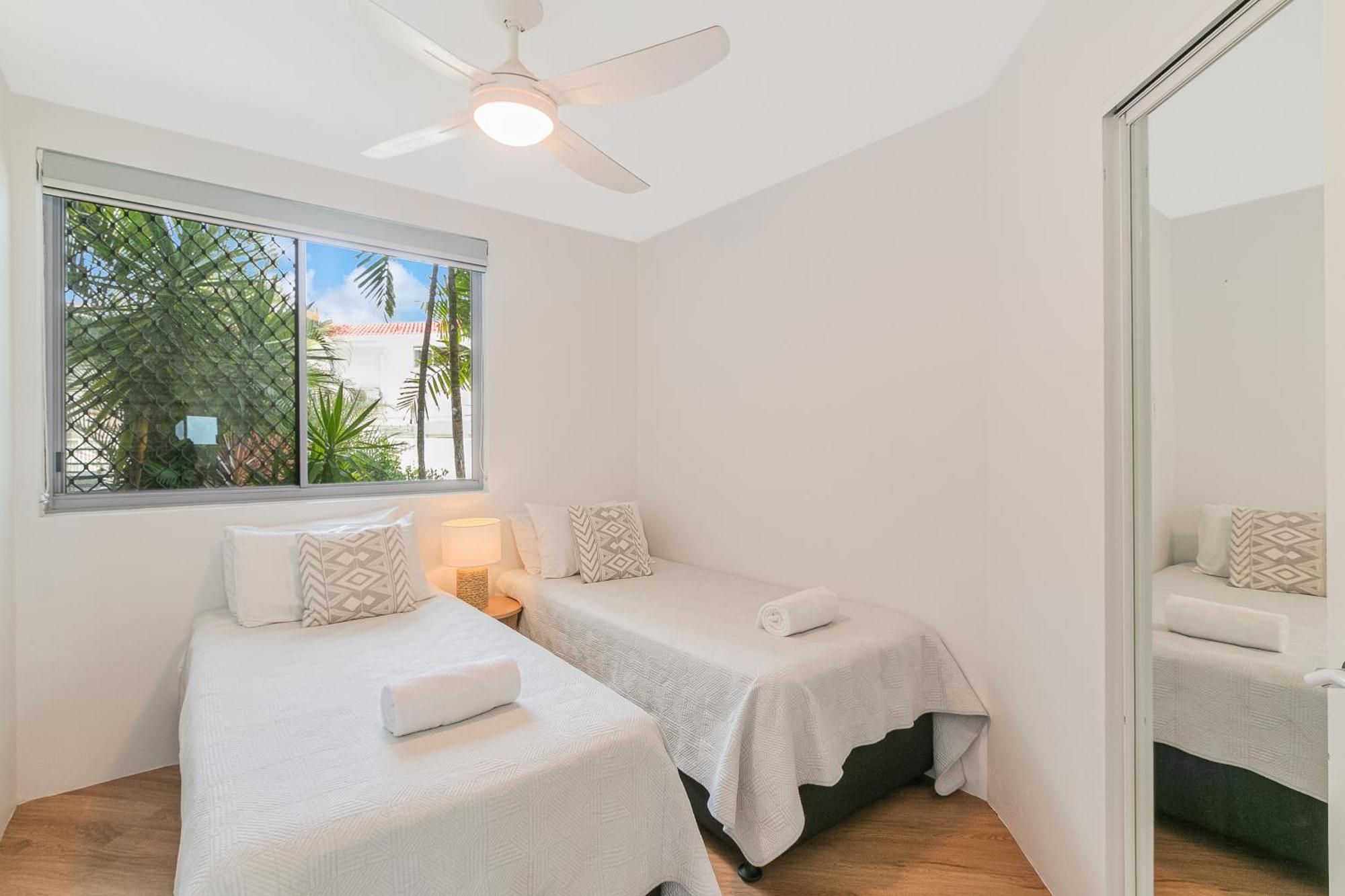 Oceanside Resort - Absolute Beachfront Apartments Gold Coast Bagian luar foto