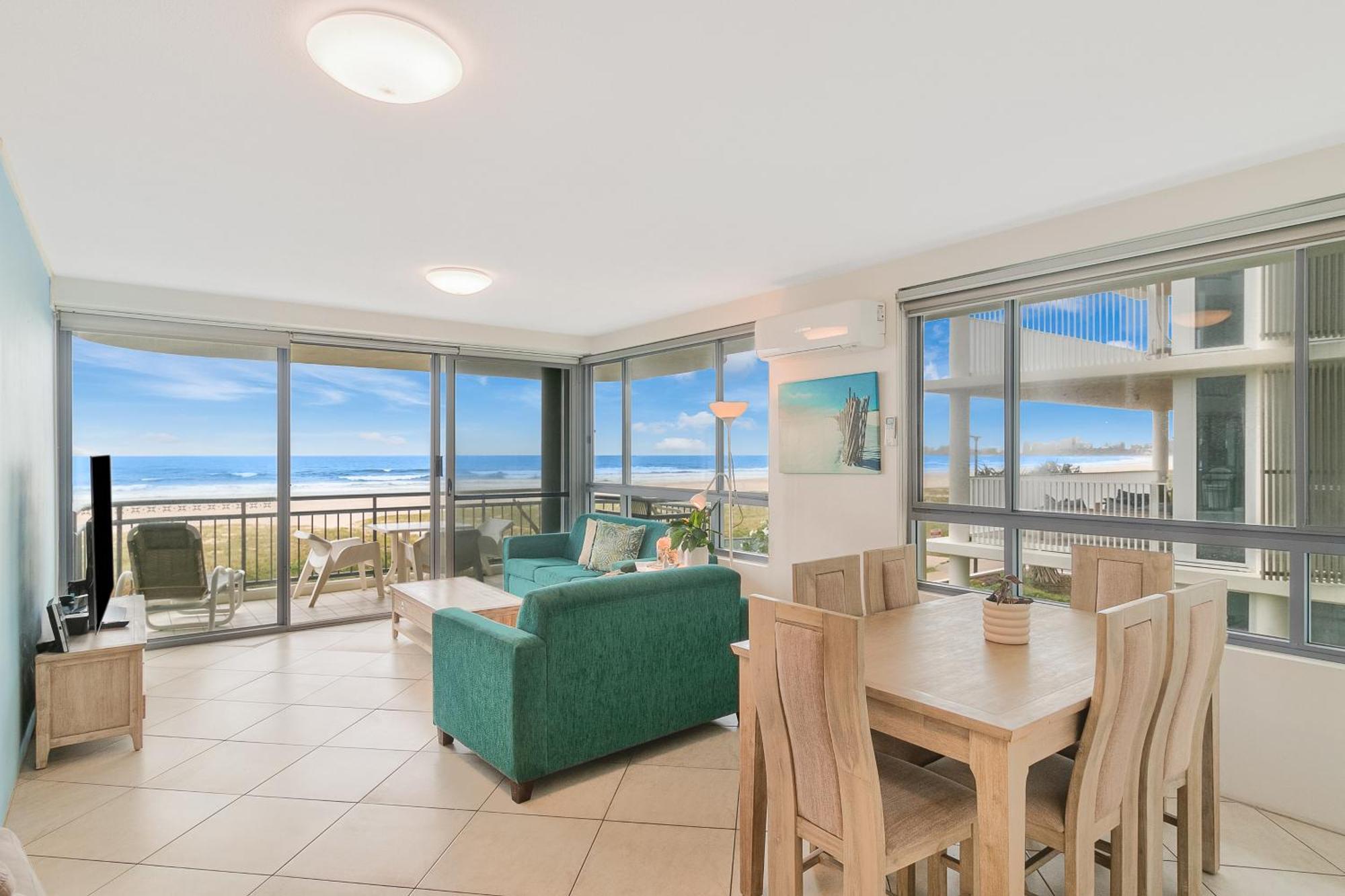 Oceanside Resort - Absolute Beachfront Apartments Gold Coast Bagian luar foto