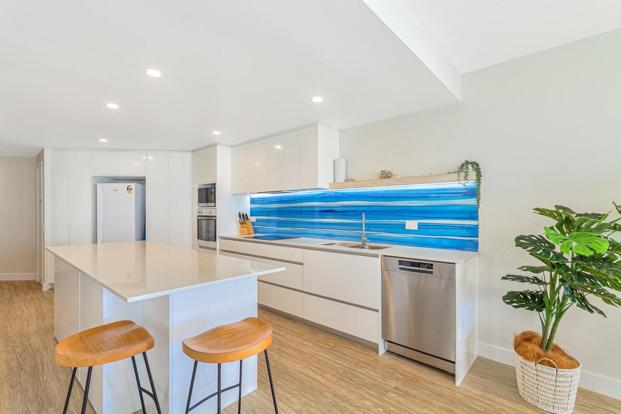 Oceanside Resort - Absolute Beachfront Apartments Gold Coast Bagian luar foto