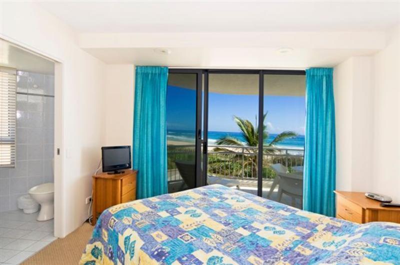 Oceanside Resort - Absolute Beachfront Apartments Gold Coast Bagian luar foto