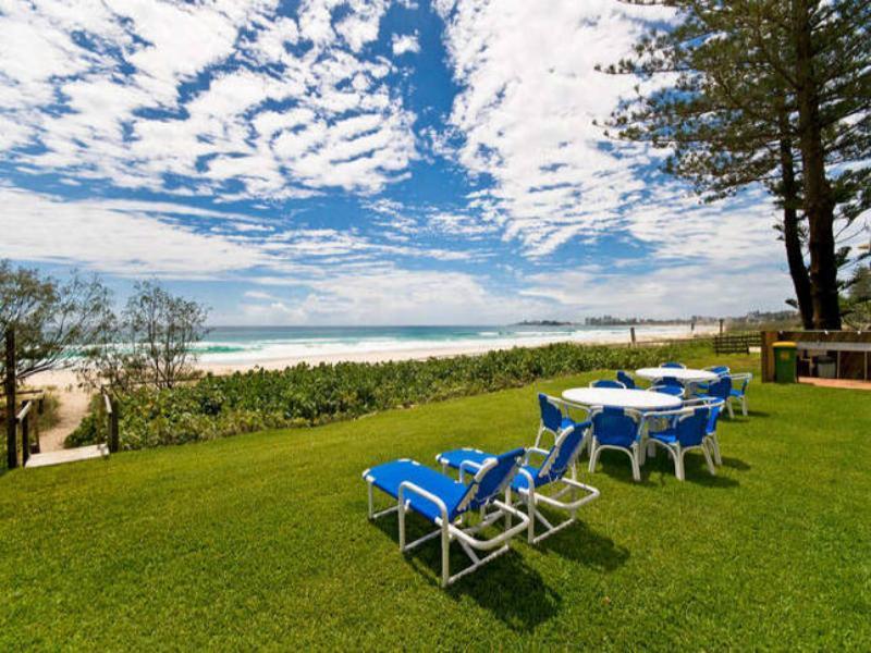 Oceanside Resort - Absolute Beachfront Apartments Gold Coast Bagian luar foto