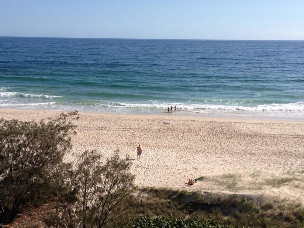 Oceanside Resort - Absolute Beachfront Apartments Gold Coast Bagian luar foto