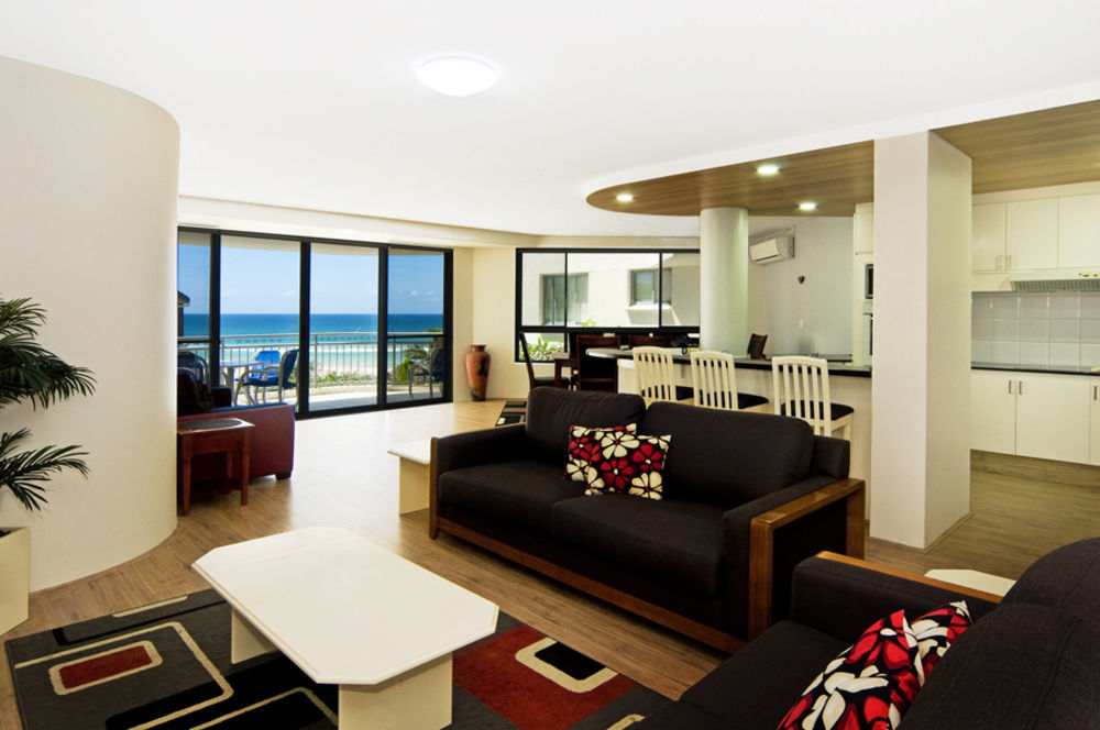 Oceanside Resort - Absolute Beachfront Apartments Gold Coast Bagian luar foto