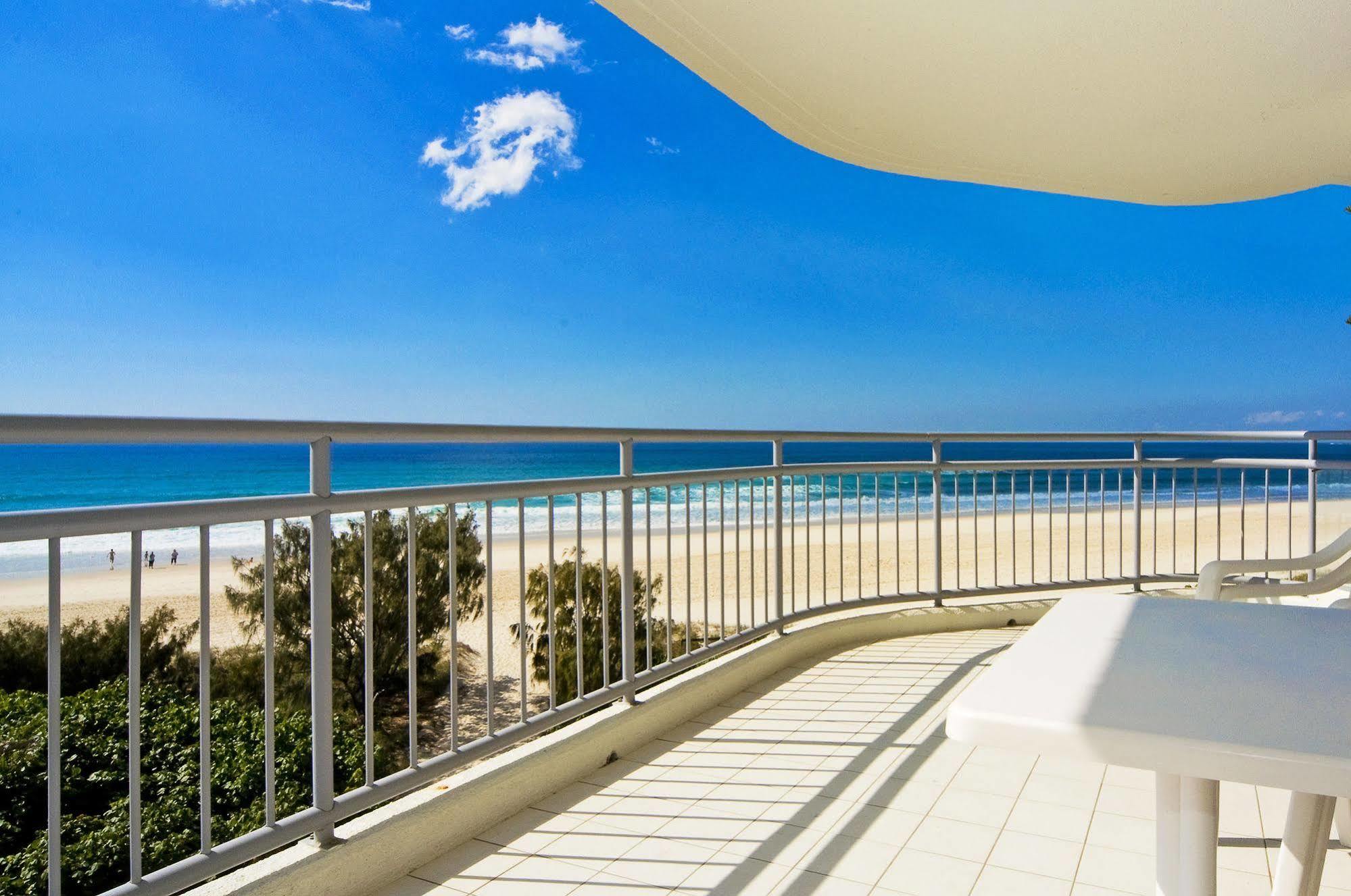 Oceanside Resort - Absolute Beachfront Apartments Gold Coast Bagian luar foto