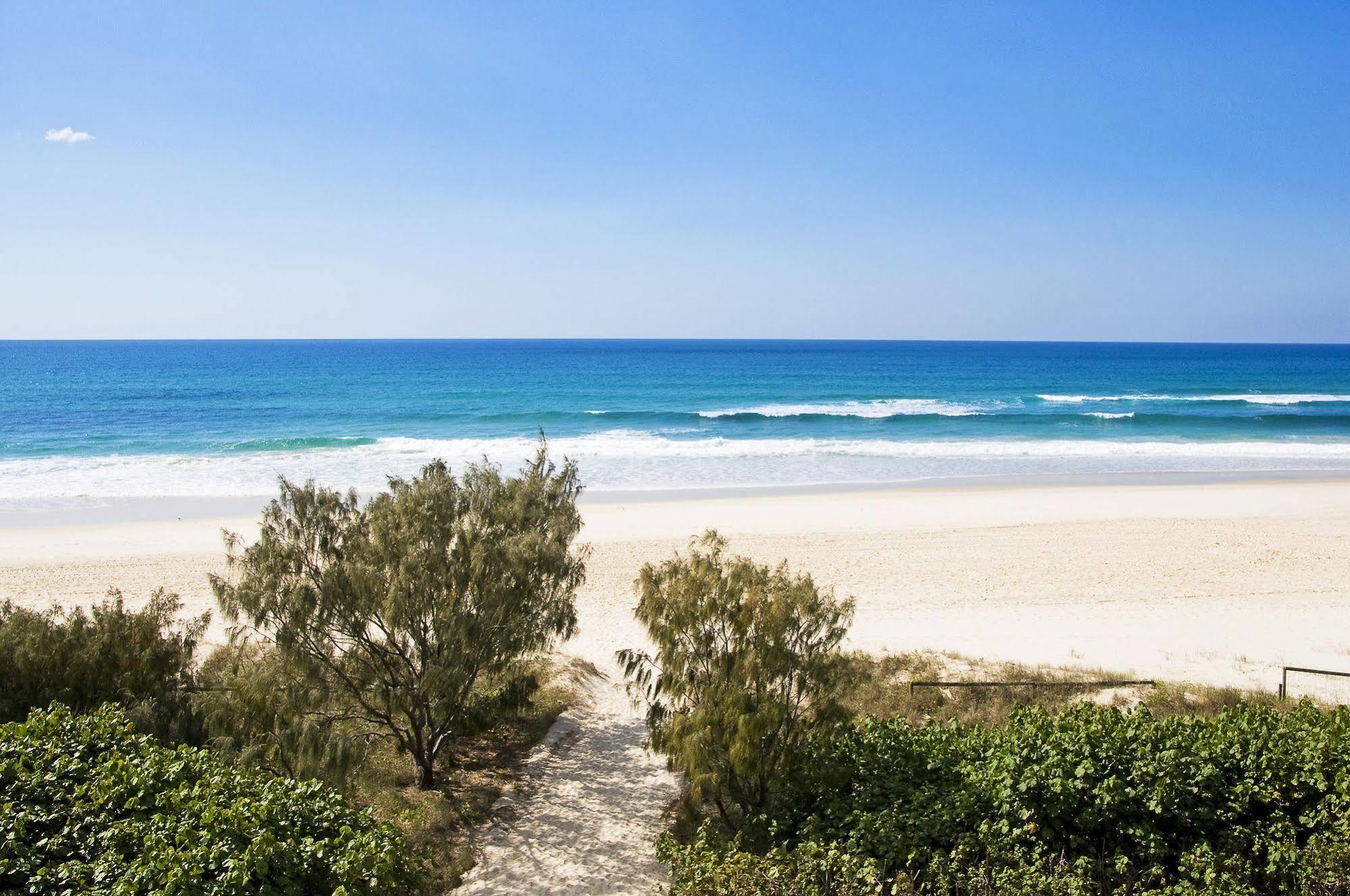 Oceanside Resort - Absolute Beachfront Apartments Gold Coast Bagian luar foto